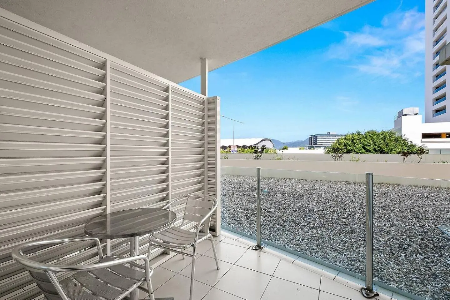 Modern Rooftop Pool Retreat In Centre Of Town Cairns Daire